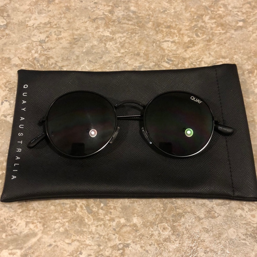 QUAY Australia MOD STAR Sunglasses